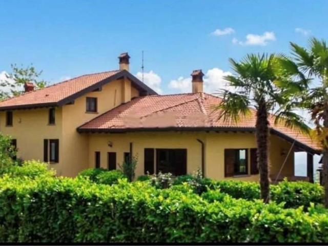 Villa in vendita a Pombia NO
