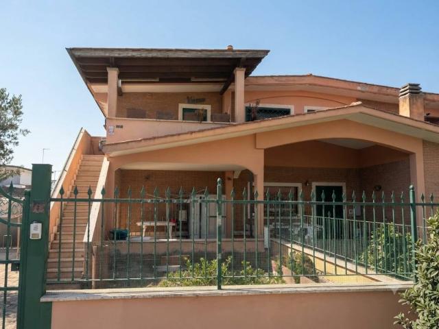 Villa in vendita a Pomezia RM