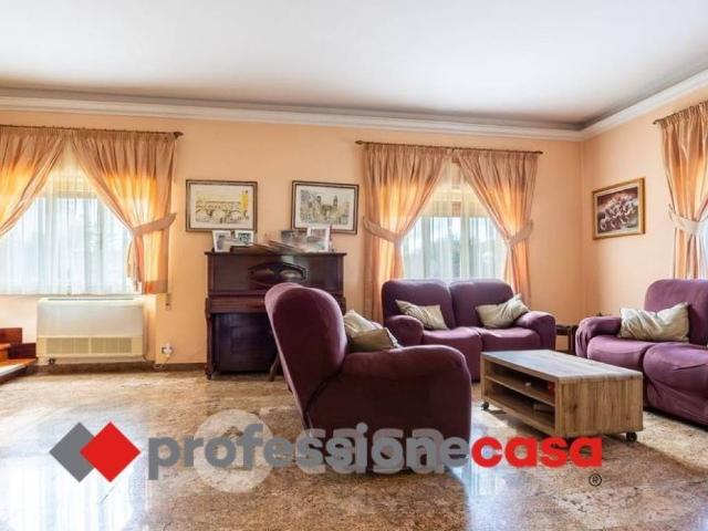 Villa in vendita a Pomezia RM
