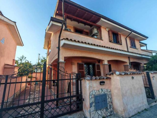 Villa in vendita a Pomezia RM