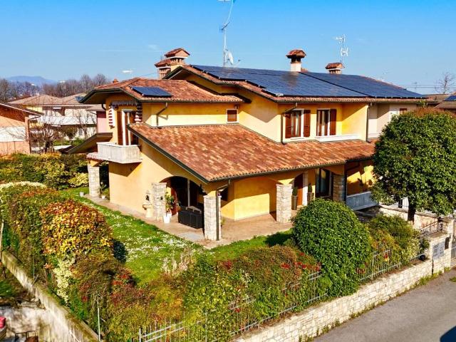 Villa in vendita a Poncarale BS