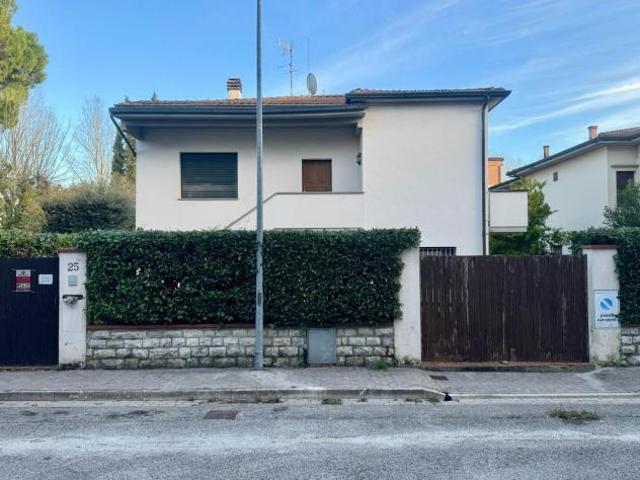 Villa in vendita a Pontedera 238 mq Rif: 1359254