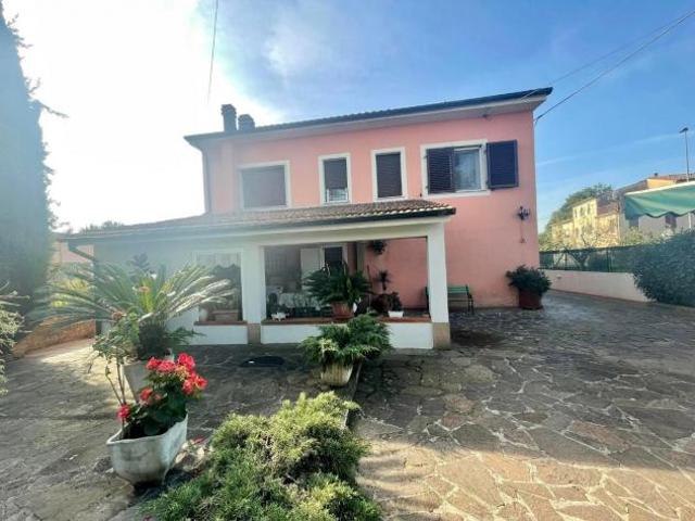 Villa in vendita a Porcari 240 mq Rif: 1267726