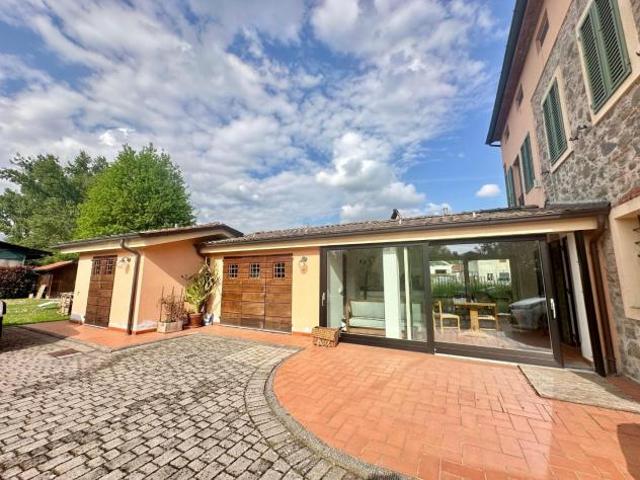 Villa in vendita a Porcari 280 mq Rif: 1407416