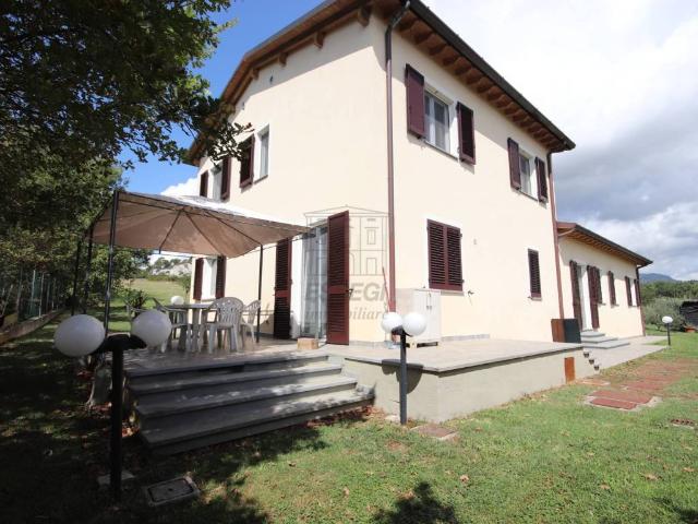 Villa in vendita a Porcari LU