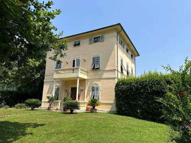 Villa in vendita a Porcari LU