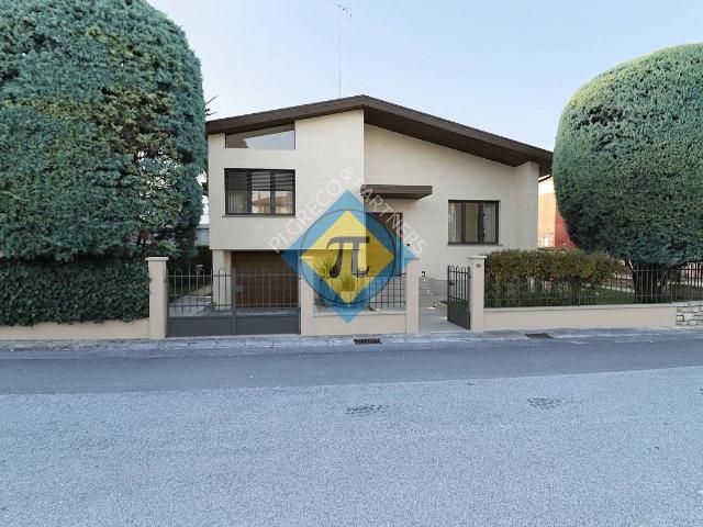 Villa in vendita a Pordenone, Borgomeduna