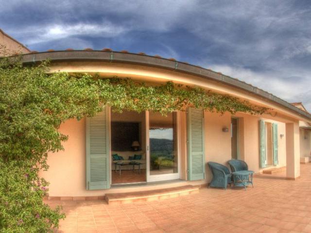 VILLA in VENDITA a PORTO AZZURRO CAMPAGNA di 5 vani