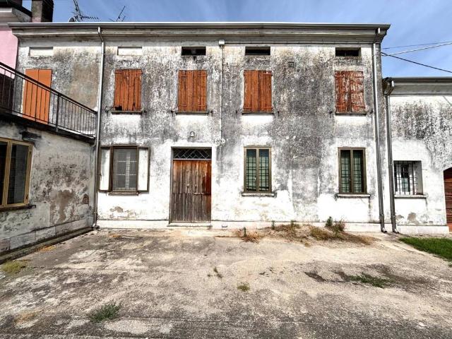 Villa in vendita a Porto Mantovano MN