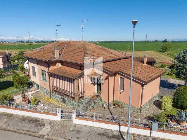 Villa in vendita a Porto Mantovano MN
