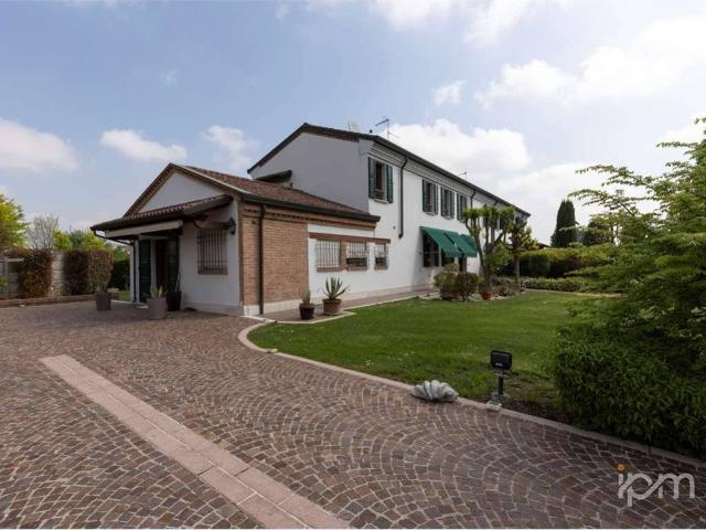 Villa in vendita a Porto Mantovano MN