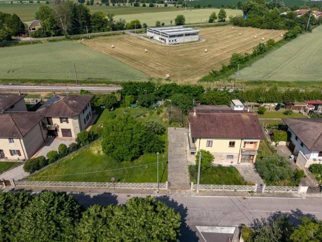 Villa in vendita a Porto Mantovano MN