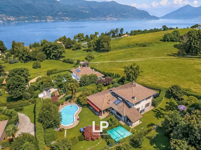 Villa in vendita a Porto Valtravaglia VA