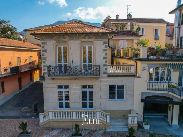 Villa in vendita a Porto Valtravaglia VA