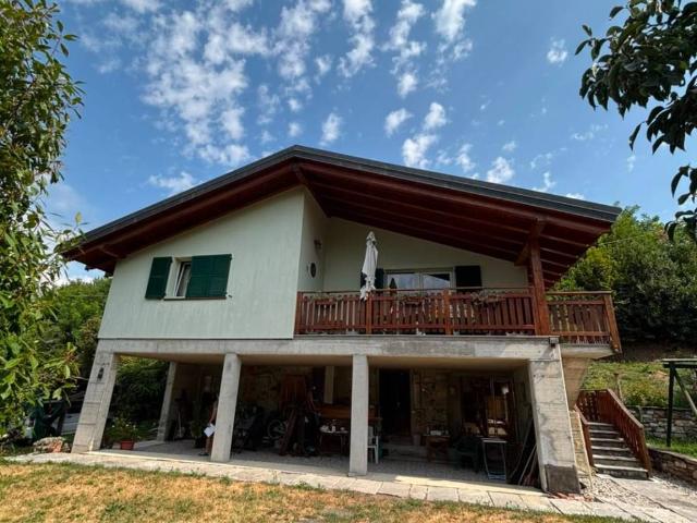 Villa in vendita a Porto Valtravaglia VA