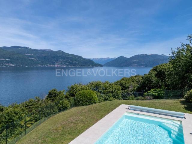 Villa in vendita a Porto Valtravaglia VA
