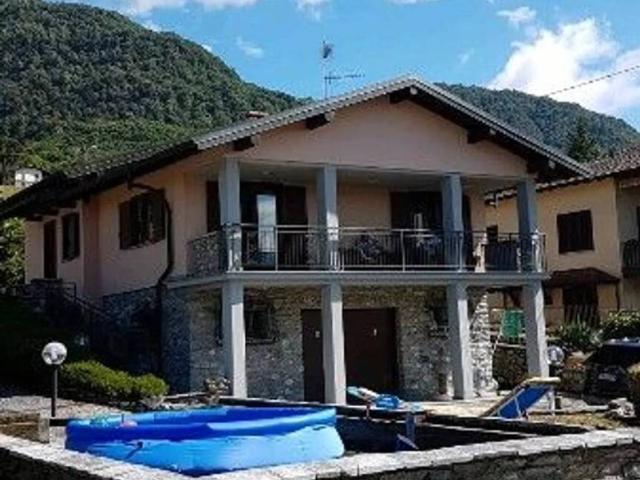 Villa in vendita a Porto Valtravaglia VA