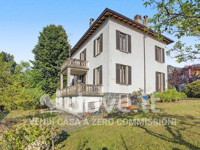 Villa in vendita a Porto Valtravaglia VA