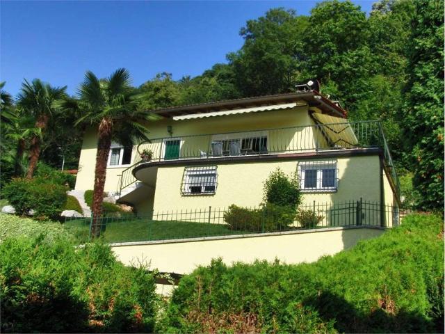 Villa in vendita a Porto Valtravaglia VA