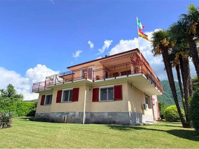 Villa in vendita a Porto Valtravaglia VA