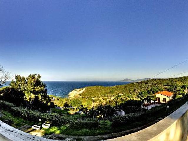VILLA in VENDITA a PORTOFERRAIO MARE di 8 vani