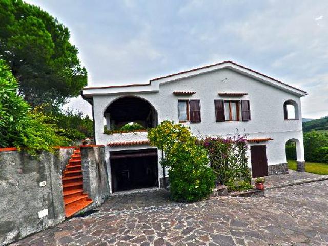 VILLA in VENDITA a PORTOFERRAIO CAMPAGNA di 8 vani