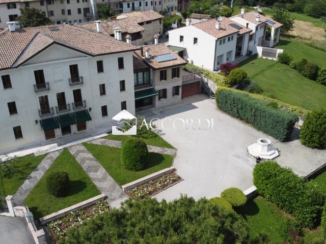 VILLA in VENDITA a POSSAGNO di 21 vani
