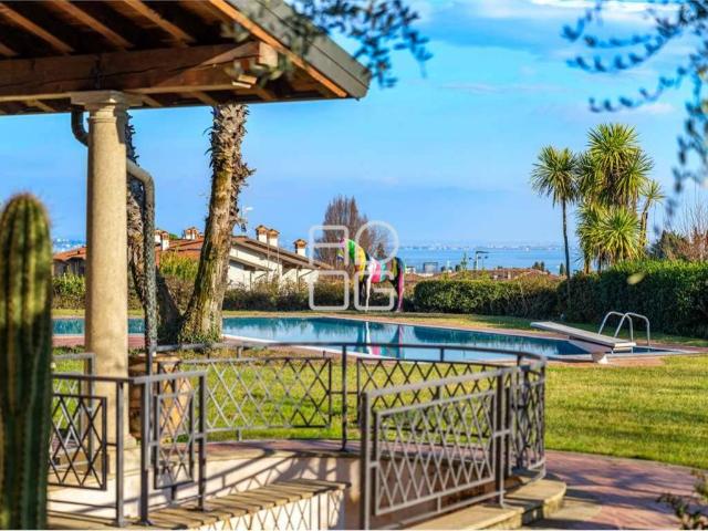 Villa in vendita a Padenghe sul Garda BS