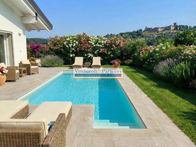 Villa in vendita a Padenghe sul Garda BS