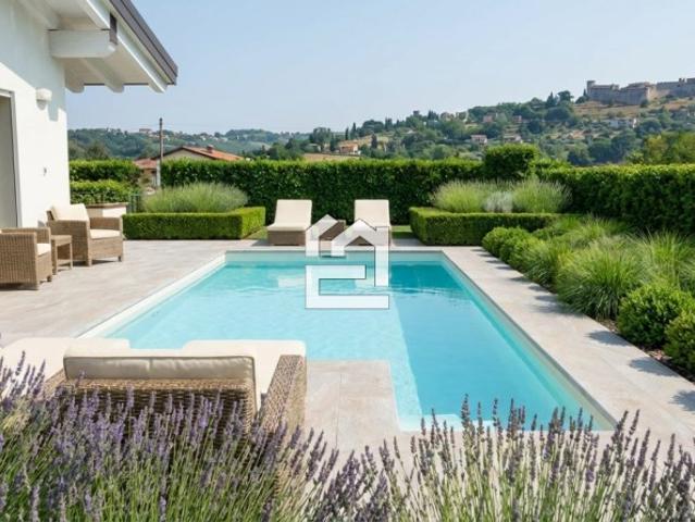Villa in vendita a Padenghe sul Garda via San Rocco