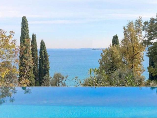Villa in vendita a Padenghe Sul Garda
