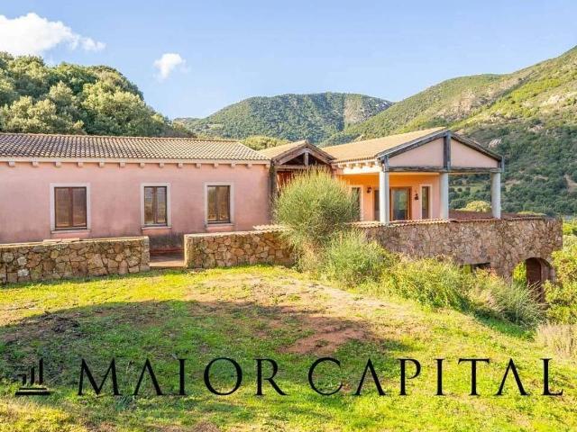 Villa in vendita a Padru