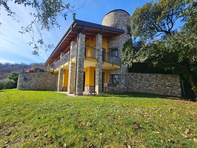 Villa in vendita a Palazzago BG