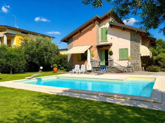 Villa in vendita a Palazzolo sull'Oglio BS