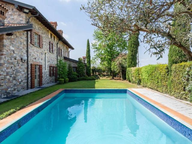 Villa in vendita a Palazzolo sull'Oglio BS