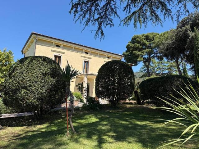Villa in vendita a Palombara Sabina RM