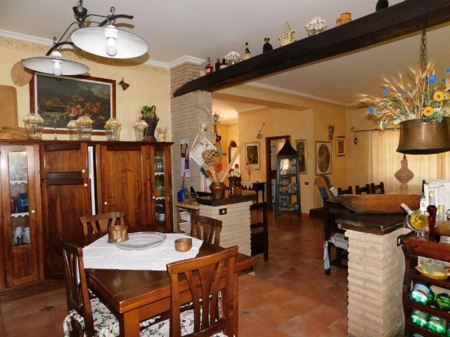 Villa in vendita a Palombara Sabina RM