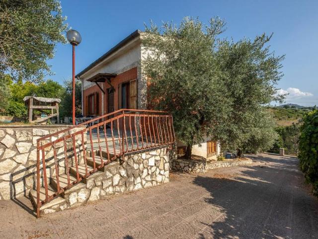 Villa in vendita a Palombara Sabina RM