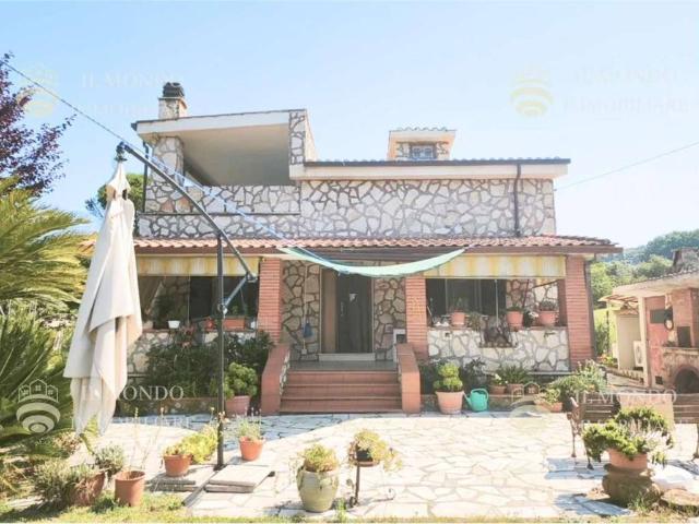 Villa in vendita a Palombara Sabina RM