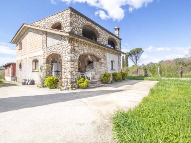 Villa in vendita a Palombara Sabina RM