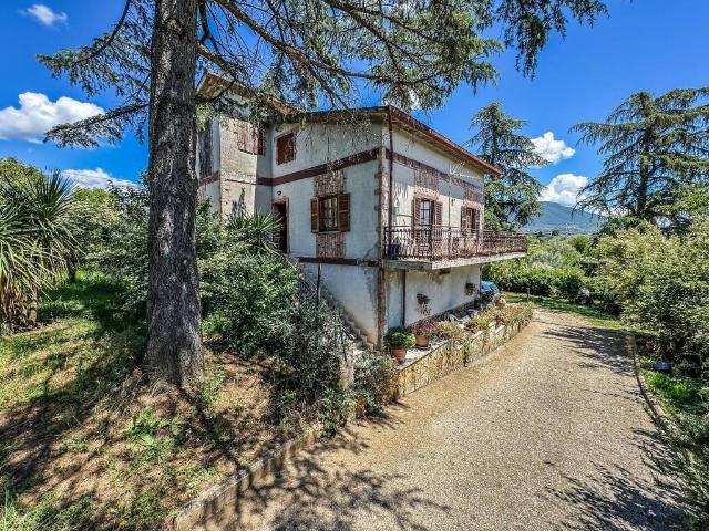 Villa in vendita a Palombara Sabina RM