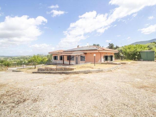 Villa in vendita a Palombara Sabina RM