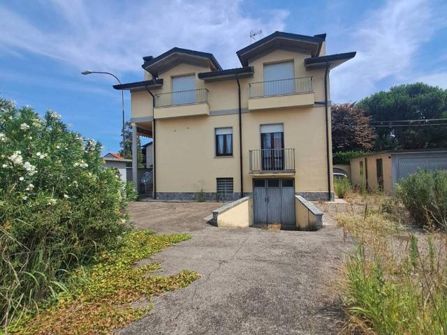 Villa in vendita a Parabiago MI
