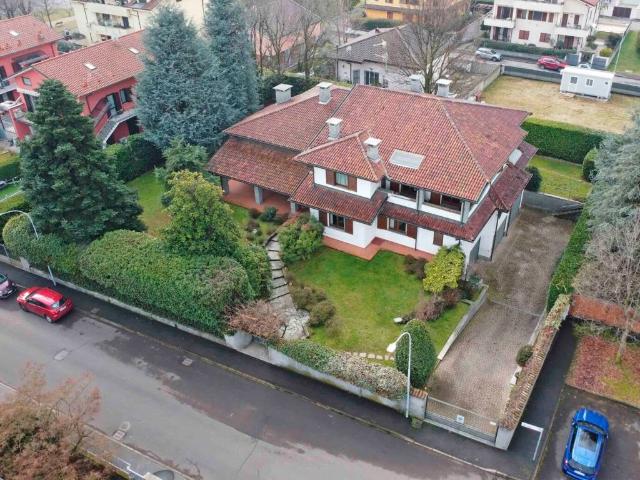 Villa in vendita a Parabiago MI