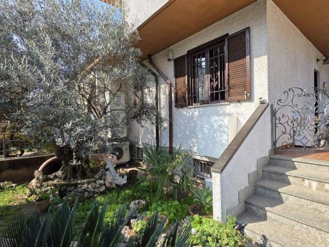 Villa in vendita a Parabiago MI