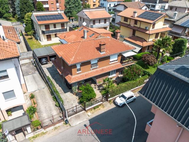 Villa in vendita a Parabiago MI