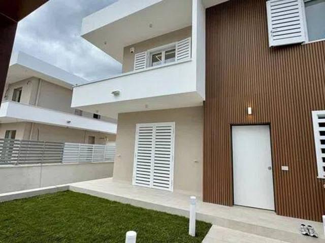 Villa in vendita a Parete CE