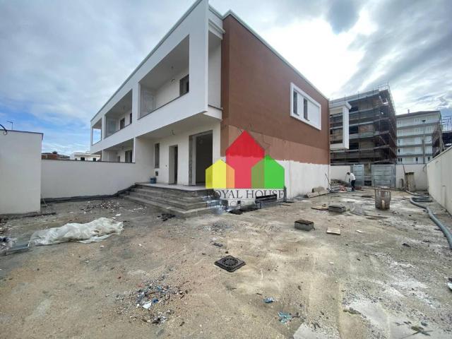 Villa in vendita a Parete CE