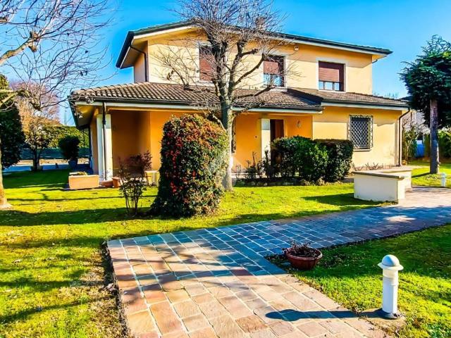 Villa in vendita a Parma