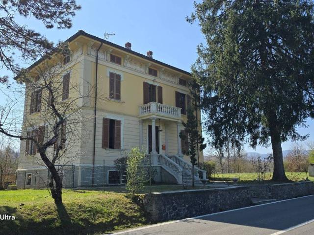 Villa in vendita a Borgo Val di Taro PR